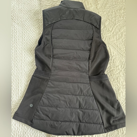 Lululemon down for it all vest NWT size 2 - Picture 4 of 6